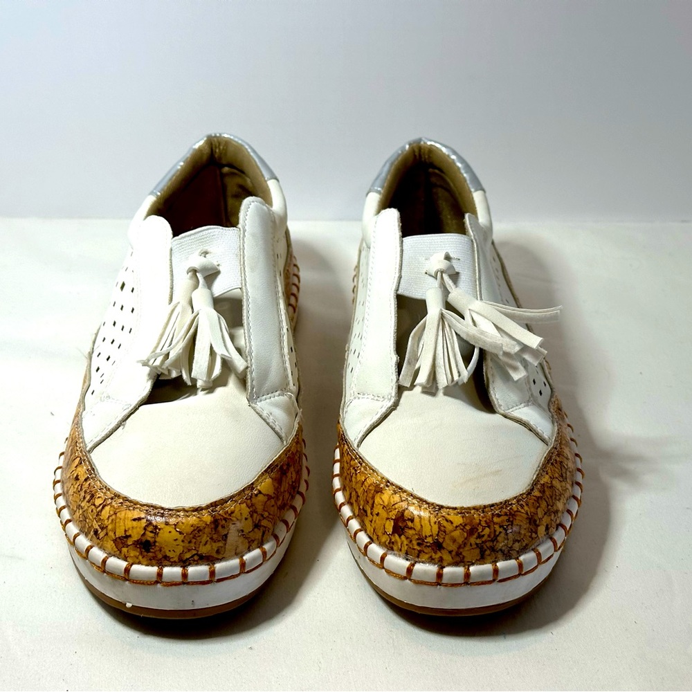 Fun fashion sneakers faux leather & cork, tassels & rubber soles Wm 7.5